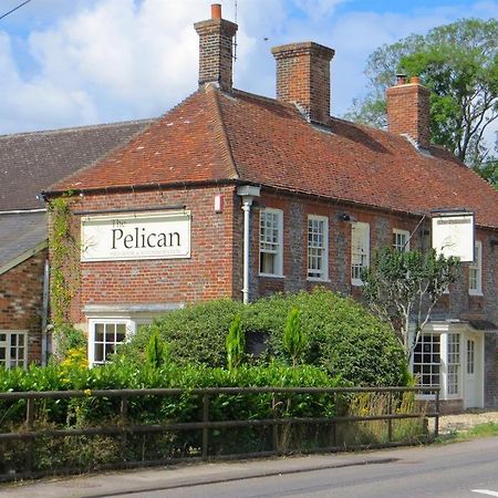 The Pelican Inn Froxfield  Exterior photo